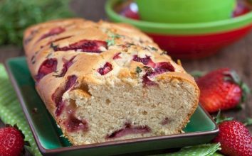 4 Materyalli Çilekli Kek Tanımı