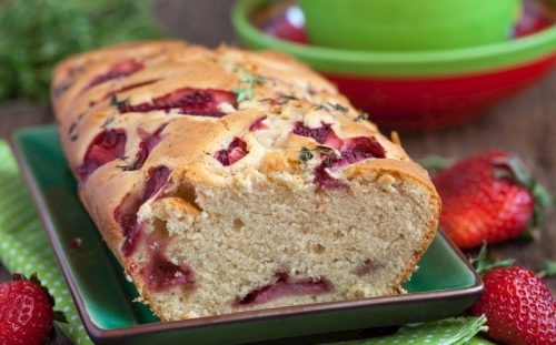 4 Materyalli Çilekli Kek Tanımı