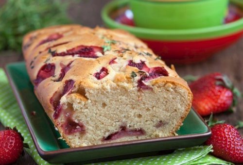 4 Materyalli Çilekli Kek Tanımı