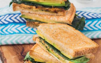 AVOKADO TOST