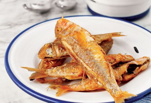 Barbun kızartma (Renkli salata ile birlikte)