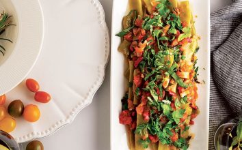 Bol domatesli taze fasulye