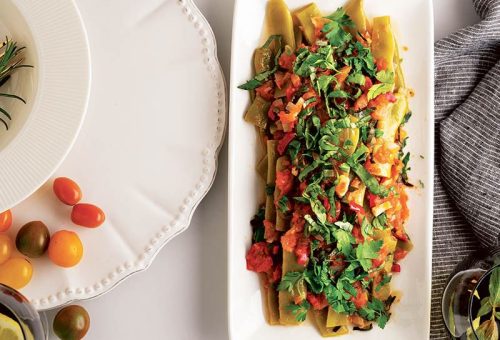 Bol domatesli taze fasulye