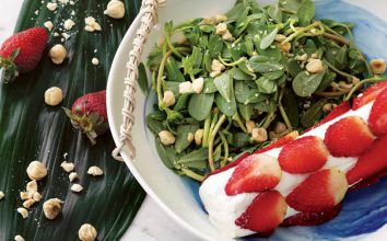 Çilekli ve keçi peynirli semizotu salatası