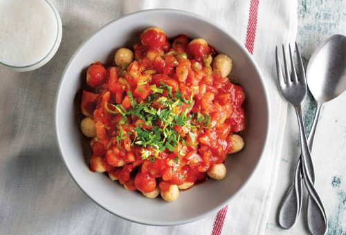 DOMATES SOSLU BULGUR KÖFTESİ