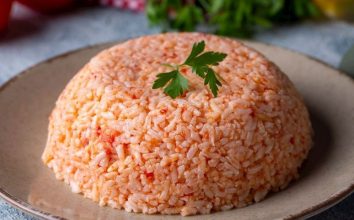 Domatesli Pirinç Pilavı Tarifi