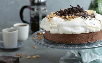 DONMUŞ ÇİKOLATALI PAVLOVA