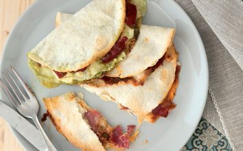 FIRINDA KÜÇÜK LAVAŞ PİZZALAR