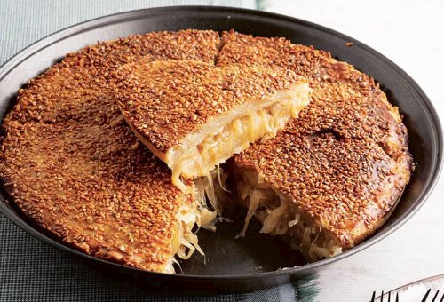 GİRİT’TEN SOĞANLI SUSAMLI BÖREK