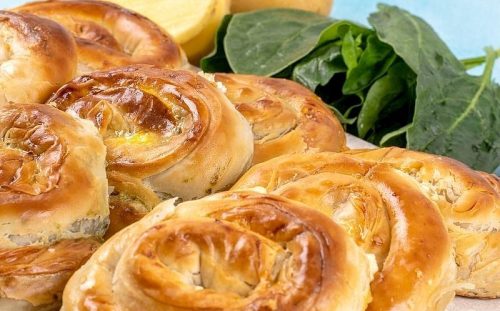 Hazır Yufkadan Kıymalı Gül Böreği Tarifi