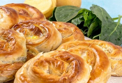 Hazır Yufkadan Kıymalı Gül Böreği Tarifi