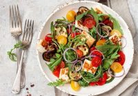 Hellimli Roka Salatası Tarifi