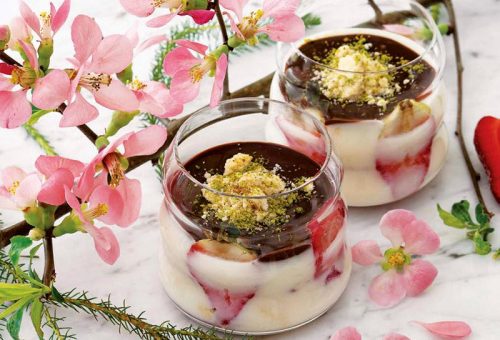 İki renkli çilekli mousse