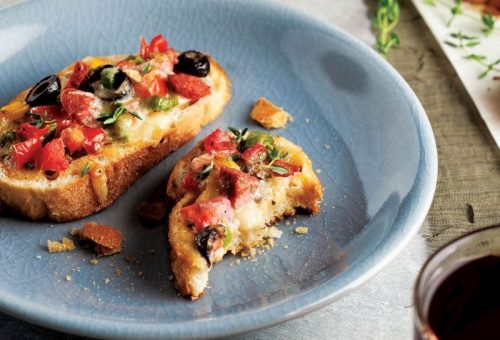 Kahvaltılık ekmek üstü pizza