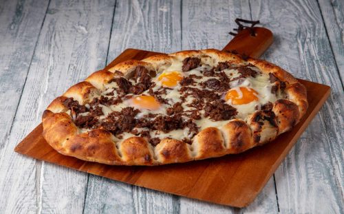 Kavurmalı Yumurtalı Pide