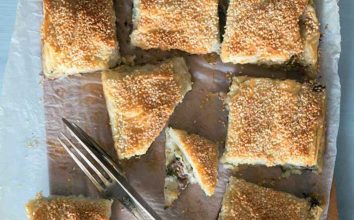 KIYMALI SEMİZOTLU BÖREK