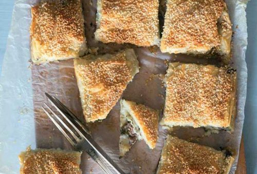 KIYMALI SEMİZOTLU BÖREK