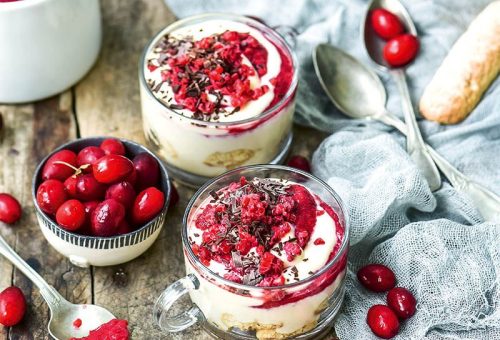 Kızılcık marmelatlı uydurma tiramisu (Veya mascarponelu muhallebi)