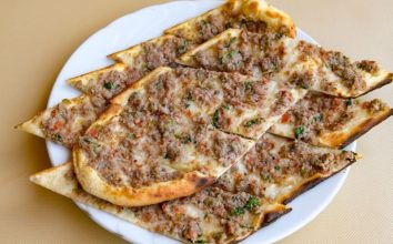 Konutta Kıymalı Pide Tanımı