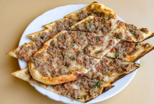 Konutta Kıymalı Pide Tanımı
