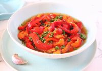 Közlenmiş Kırmızı Biber Salatası