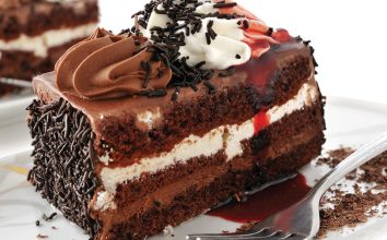 Kremalı ve çikolatalı pasta