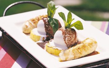 Mangalda meyve şenliği