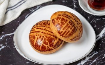 Pastane Tadında Karaköy Poğaçası Tanımı