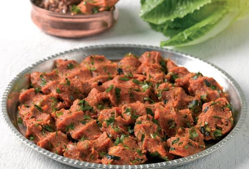 Patates köftesi acı kıyma sos ile