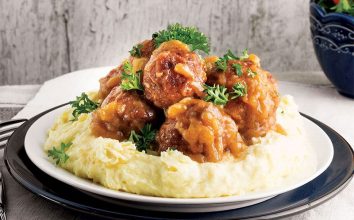 PATATES PÜRESİ YATAĞINDA KAŞARLI HİNDİ KÖFTE