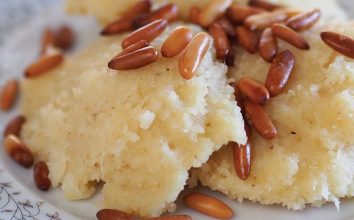 Peynirli irmik helvası