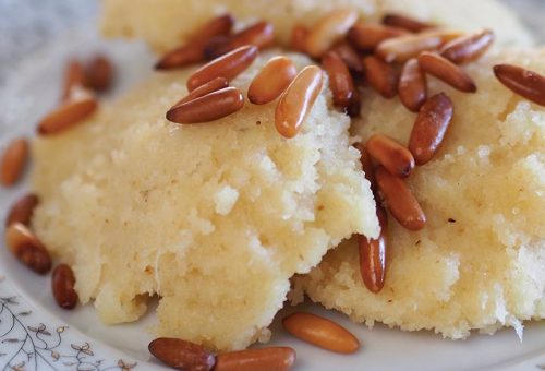 Peynirli irmik helvası