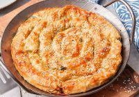 Pırasalı Ve Peynirli Gül Böreği