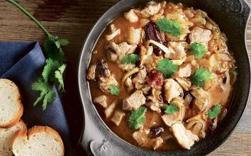 Rezeneli ve hurmalı kuzu tagine