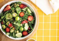 ROKALI YEŞİL ERİK SALATASI