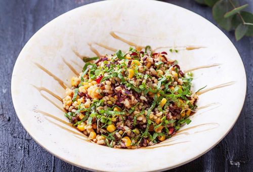 Tam tahıllı ve nar ekşili salata