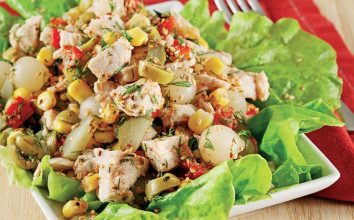 Tavuk salatası