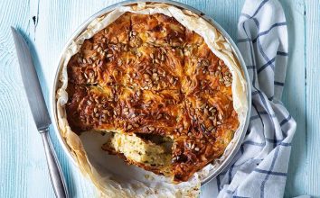 Taze soğanlı börek