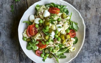 Ton balıklı makarna salatası