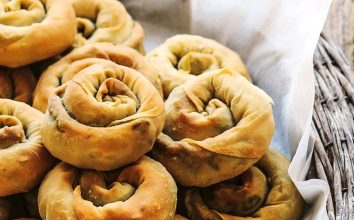 YABANİ OTLU BÖREK
