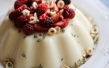 Yaz Meyveli İrmik Pastası