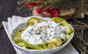 Yazın Ferahlatıcı Ve Nefis Lezzetlerinden: Dereotlu Şehriyeli Kabak Salatası Tanımı