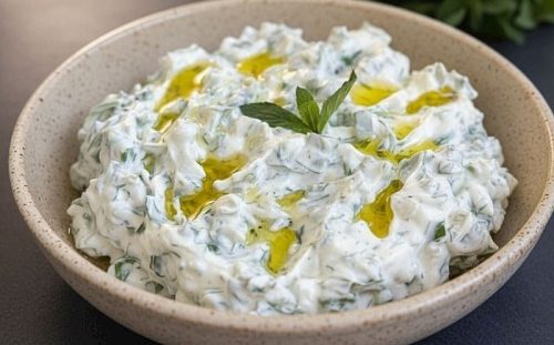 Yoğurtlu Roka Salatası Tarifi