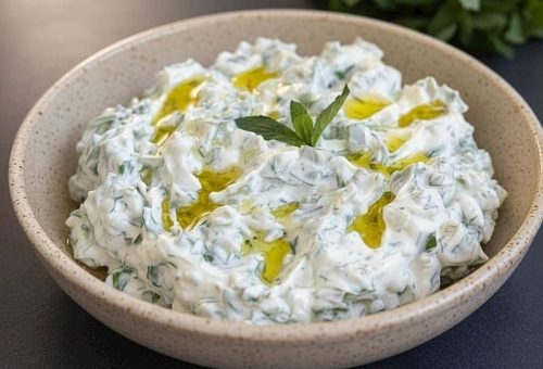 Yoğurtlu Roka Salatası Tarifi